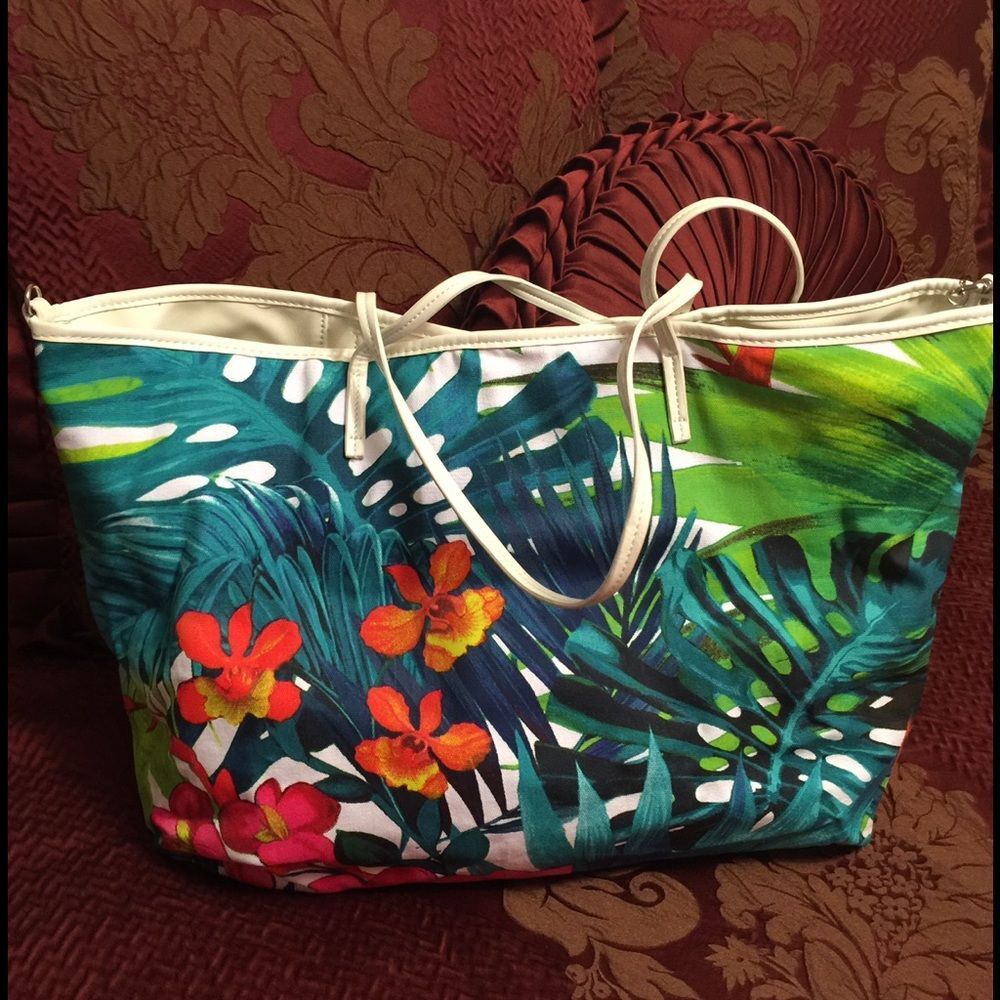 Cache summer bag